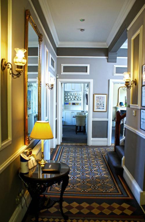 The Wyastone Hotel เชลเทนแฮม ภายนอก รูปภาพ