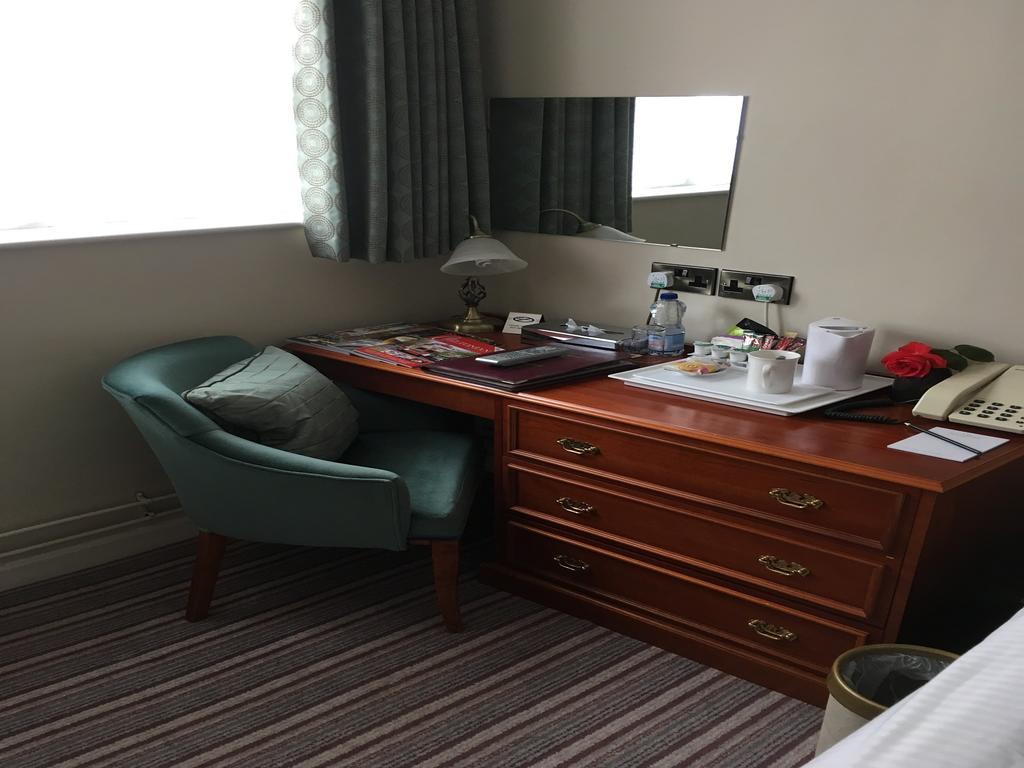 The Wyastone Hotel เชลเทนแฮม ภายนอก รูปภาพ