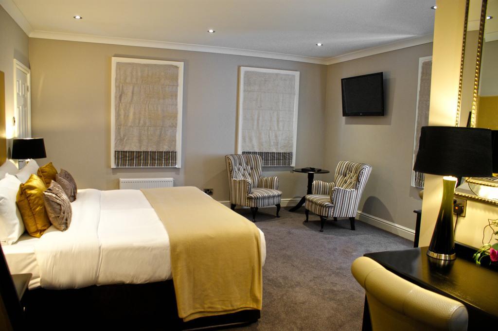The Wyastone Hotel เชลเทนแฮม ภายนอก รูปภาพ