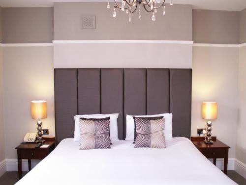 The Wyastone Hotel เชลเทนแฮม ภายนอก รูปภาพ